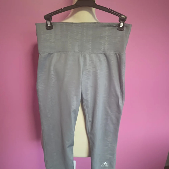 Adidas ladies gray climalite Capri pants (Size Small) - Picture 2 of 7